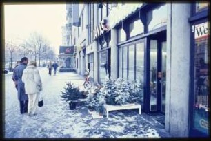 Verschneite Einkaufsstraße am Kurfürstendamm