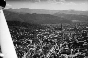 Freiburg: Stadt, Gesamtbild von Nordwesten mit Bergen und Münster