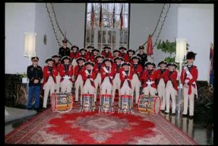 Fotografie: Besuch des Old Guard Fife and Drum Corps in den Lucius D. Clay Headquarters in Berlin-Dahlem