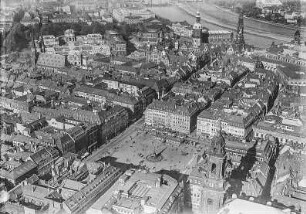 Dresden: Blick über den Altmarkt nach Nordwesten. Luftbild-Schrägaufnahme