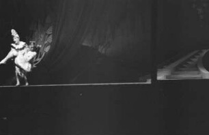Szenenbilder aus dem Ballett " Kindertraum " von G. Bizet mit H. v. Kusserow, N. Vesca, M. Piel, Staatsoper 05.02.1952