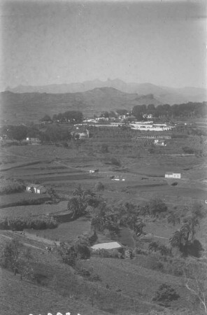 Anbauflächen : Blick über Anbauflächen zu den Häusern der Gemeinde Santa Brígida auf Gran Canaria.