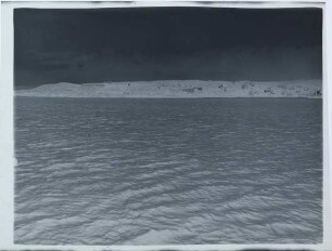 Stadt am Meer (vermutlich Reykjavik)