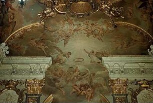 Südseite: Engel in Verehrung der Herrlichkeit Gottes