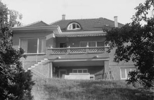Villa : Blick auf eine Villa, vermutlich in Neuffen