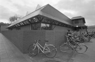 Erster Sportbetrieb in der Bezirkssporthalle Weiherhof