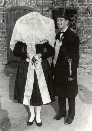 Braut und der Bräutigam aus Kunersdorf : Kleidung - niedersorbische Tracht. Ort: Kósobuz / Kunersdorf. Braut und Bräutigam.