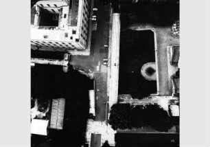 Luftbildaufnahme von der Bodestraße mit Blick auf die Kolonnaden und Teilen des Alten Museums