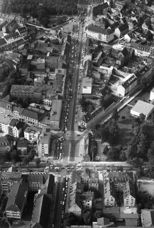 Luftbildaufnahmen von Karlsruhe. Südstadt - Kreuzung Karl-/Kriegsstraße