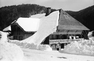 Todtmoos: Schwarzwaldhaus im Schnee