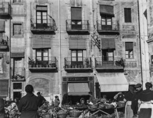 Obstmarkt : Der Obstmarkt mit Händlern in Tarragona