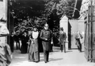 Otto von Bismarck und Charlotte von Meiningen-Sachsen (?) in Friedrichsruh