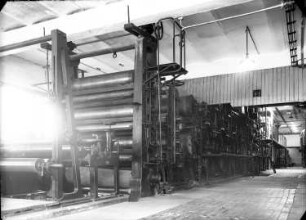 Roßwein-Niederstriegis-Grunau. Kartonfabrik Franz Reinelt. Große Kartonmaschine