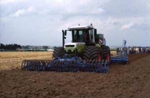 Fotografie: Drillkombination, Drillsaat, Pneumatische Verteilung, Frontpacker, Kreiselegge, Systemtraktor