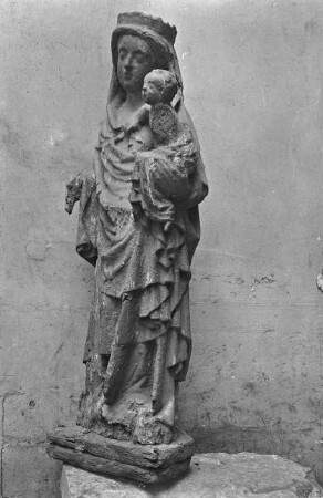 Stehende Madonna mit Kind
