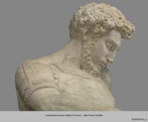 Grabmal des Mario Nari : Liegefigur des Mario Nari