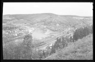 Blick auf Bahnhofsgelände, Mainspitze, Altstadt, Burg und Kreuzwertheim