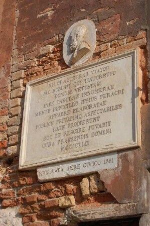 Tintoretto : Gedenktafel am desolaten Haus des Malers Tintoretto, Stadtteil Cannaregio. Aufgenommen im Februar 2007. Foto: Uwe Gerig