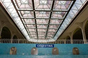 Frankreich. Auvergne. Allier. Vichy. Le Hall des Sources. Trinkhalle mit allen fuenf Quellen