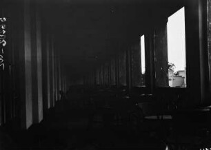 Loggia in Lubumbashi : Blick über die Loggia des 'Grand Hotel Leopold II' in Lubumbashi.