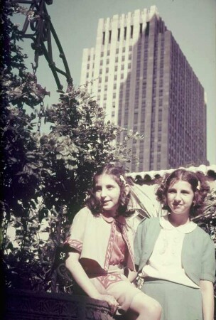 Reisefotos USA. New York . Zwei Mädchen (wahrscheinlich in Manhattan)