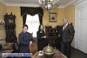 Der Regierende Bürgermeister von Berlin, Klaus Wowereit besucht den Bezirk Marzahn - Hellersdorf