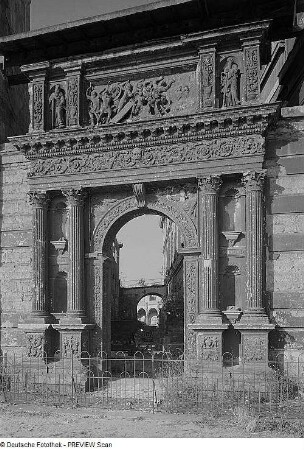 Schöne Pforte : Dresden. Schöne Pforte. Portal der ehemaligen Schloßkapelle am Johanneum