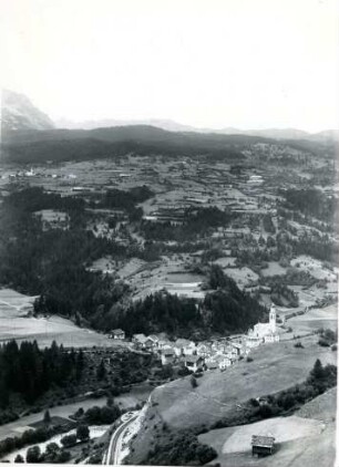Alpen, Ostalpen, Rhätisches Hochland, Blick ins Tal der Albula mit Tiefenkastel (Casti)