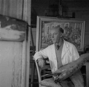 Porträt des Malers Karl Kröner in seinem Atelier