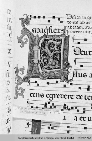 Buchseite mit Text, Neumen und Rankeninitiale L - Corale