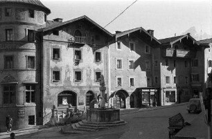Berchtesgaden: Gasse mit Brunnen [Marktplatz mit Marktbrunnen]