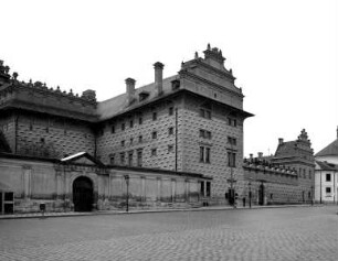 Palais Schwarzenberg & Palais Lobkowitz & Haus Nr. 185