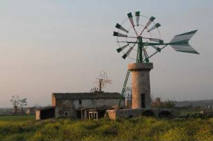 Historische Windräder nahe Palma