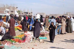 Luxor - Menschen auf dem Markt : Markttag im Dorf El Gourna, West-Theben bei Luxor, aufgenommen 2006