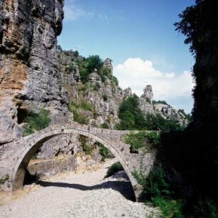 Kokkorí, Nord-Epiros. Bogenbrücke. Schauplatz einer Aufständischen-Episode von 1880