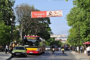 Varna - Straßenverkehr : Straßenverkehr. Aufgenommen am 17. Mai 2011 im Zentrum von Varna