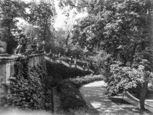 Rokokogarten in Veitshöchheim : Blick in den Rokokogarten des Schlosses Veitshöchheim der ehemaligen Sommerresidenz der Fürstbischöfe von Würzburg.