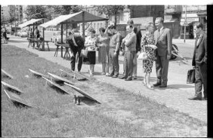 Kleinbildnegativ: Kreuzberger Bildermarkt, 1964