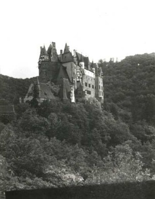 Wierschem. Burg Eltz. Ansicht von Nord-Nordosten