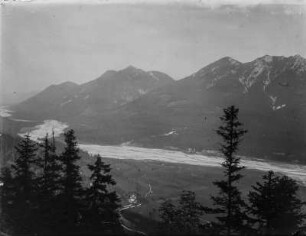 Inntal : Blick vom Krepelschrofen auf das Inntal. Im Hintergrund der Schöttelkopf und der Hohe Grasberg.
