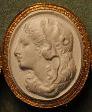 Profilkopf der Omphale, mit der Löwenhaut bekleidet (Daktyliothek, Erstes Mythologisches Tausend)