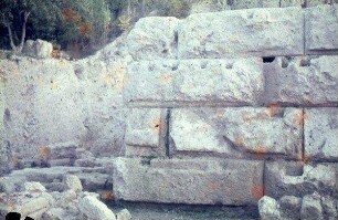 Eschmun-Tempel [bei Sidon] Randschlg. (unechte Fugen)