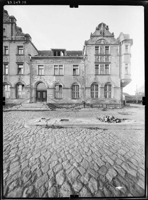 Weinböhla, Kirchplatz 2. Zentralgasthof (um 1905). Straßenfront (Teilansicht)