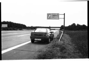 Vorstellung des Mazda 323 Fließheck GLX: auf Autobahn 1, bei Abfahrt Bargteheide
