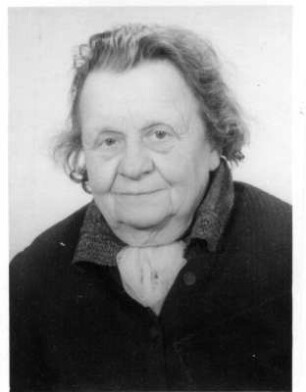 Paßfoto der Bildhauerin Etha Richter
