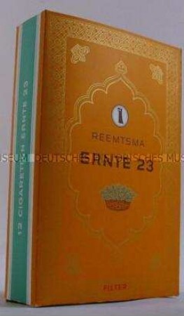 Werbeschachtel (übergroße Zigarettenschachtel) für "Ernte 23"-Zigaretten
