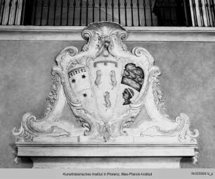 Stuckdekoration im Palazzo Orlandini del Beccuto mit Wappen-Relief
