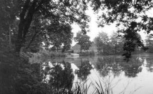 Radibor-Milkwitz. Blick über Mühlteich zur ehem. Mühle