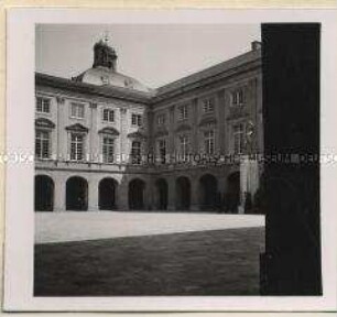 Bonn, Universität, Innenhof