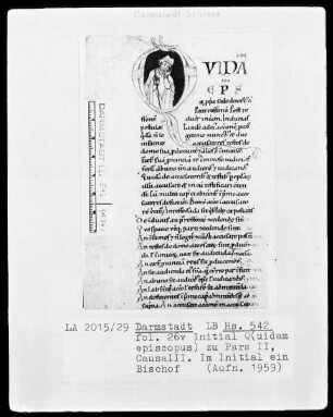Kurzfassung des Decretum Gratiani — Initiale Q (uidam episcopus). Im Initial ein Bischof, Folio 26verso
